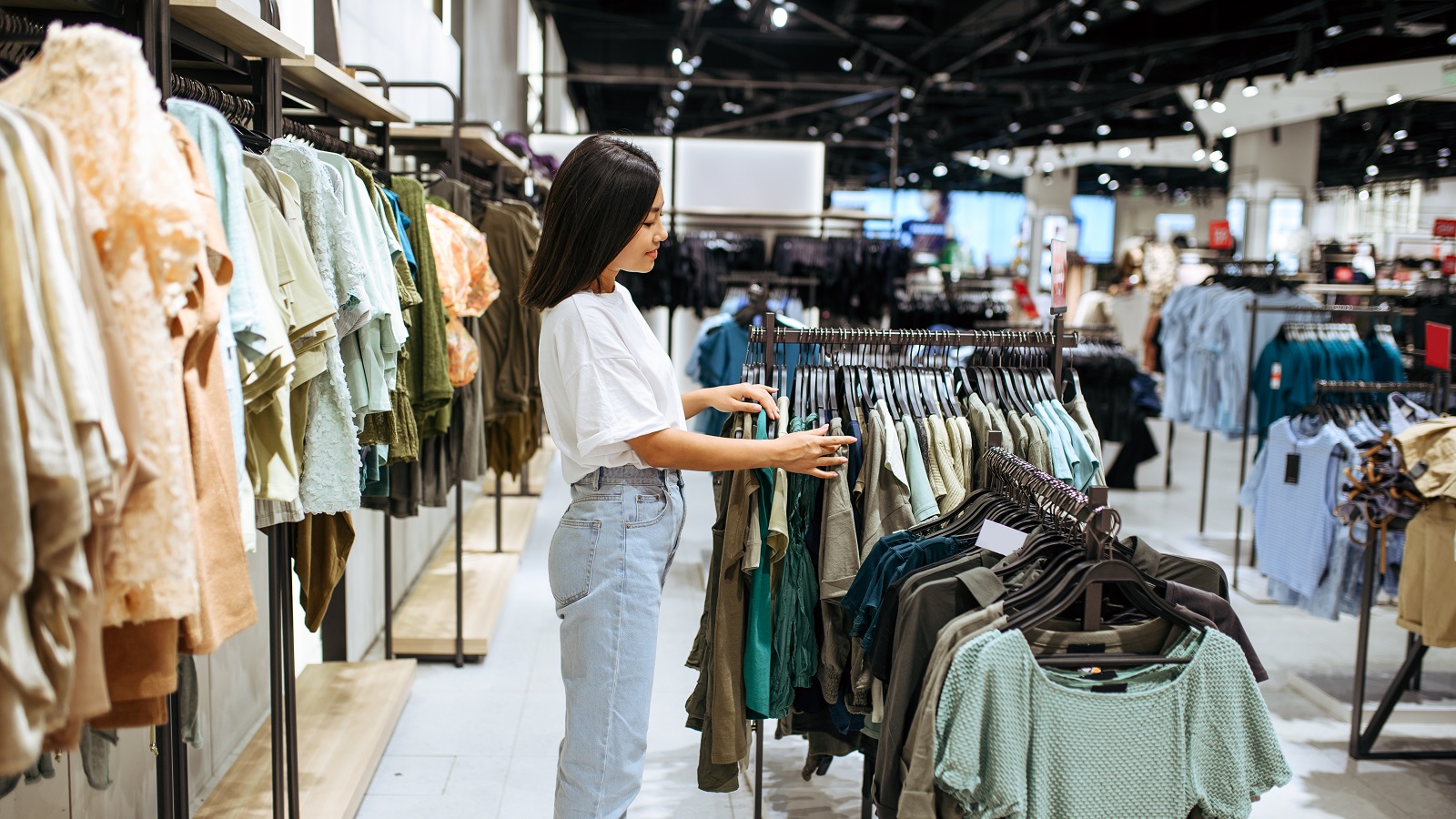 Frontline Retail Employment in Singapore: Key Insights for Employers